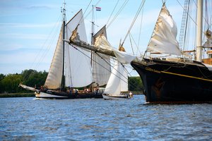 Gulden Leeuw legt am Rostocker Stadthafen ab