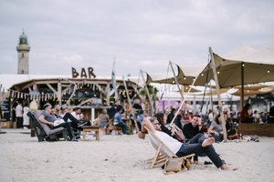 Wal Strandbar in Warnemünde mit dem Music Award zur Hanse Sail