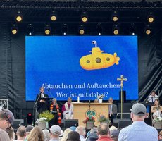 Gottesdienst auf der Skylight Stage zur Hanse Sail